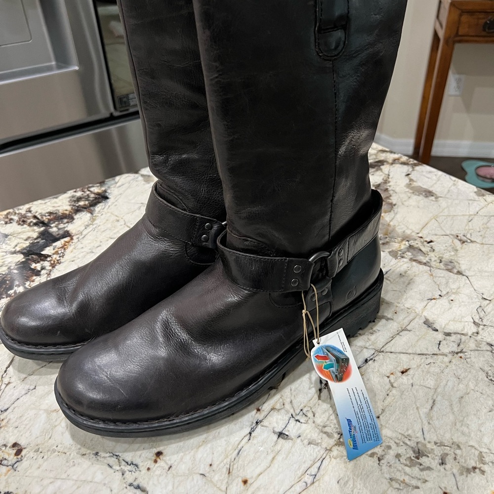Born Riding or Engineer Boots Dark Brown.